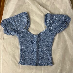 NWOT Abercrombie Blue floral smocked crop top with puffy sleeves